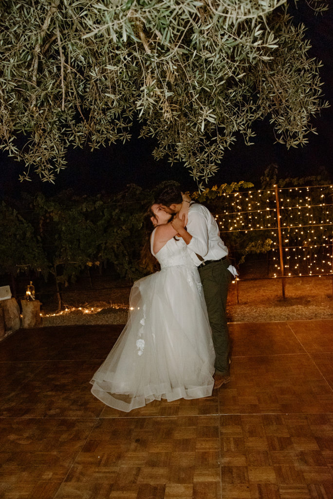 Sydney Jai Photography - Bride and groom first dance, bride and groom kissing