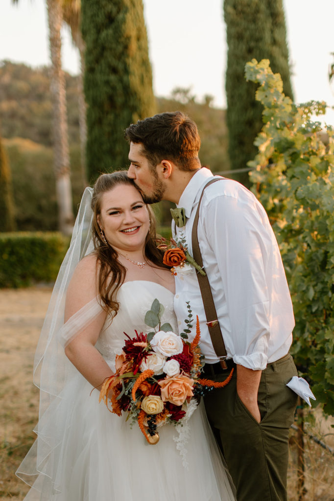 Sydney Jai Photography - Bride and groom photos, fall wedding florals, fall wedding flowers, autumn wedding florals, autumn wedding flowers