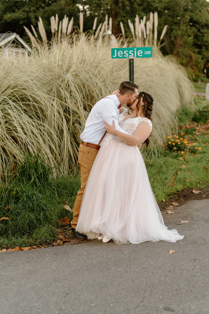 Sydney Jai Photography - bride and groom photos, bride and groom kissing