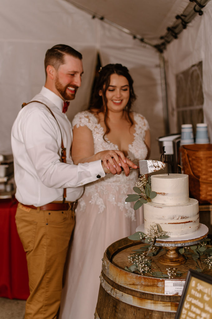 Sydney Jai Photography - bride and groom photos, bride and groom cutting the wedding cake